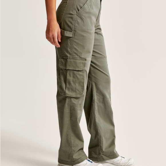 Abercrombie - Women’s Curve Love Relaxed Cargo Pant (Army Green, 30 10L) - Picture 4 of 7